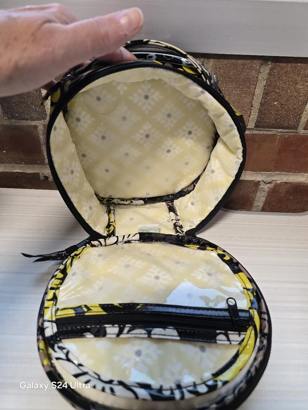 Vera Bradley Baroque Hatbox ROUND Cosmetic Travel Makeup Tote Bag VINYL